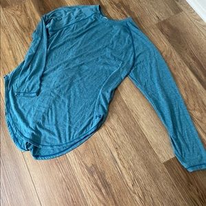 Women’s Under Armour cut out long sleeve top